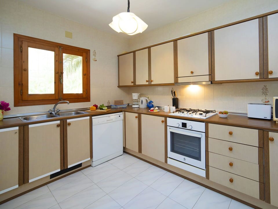 Cabinetry, Countertop, Furniture, Property, Kitchen Sink, Sink, Kitchen Stove, Kitchen Appliance, Kitchen, Wood