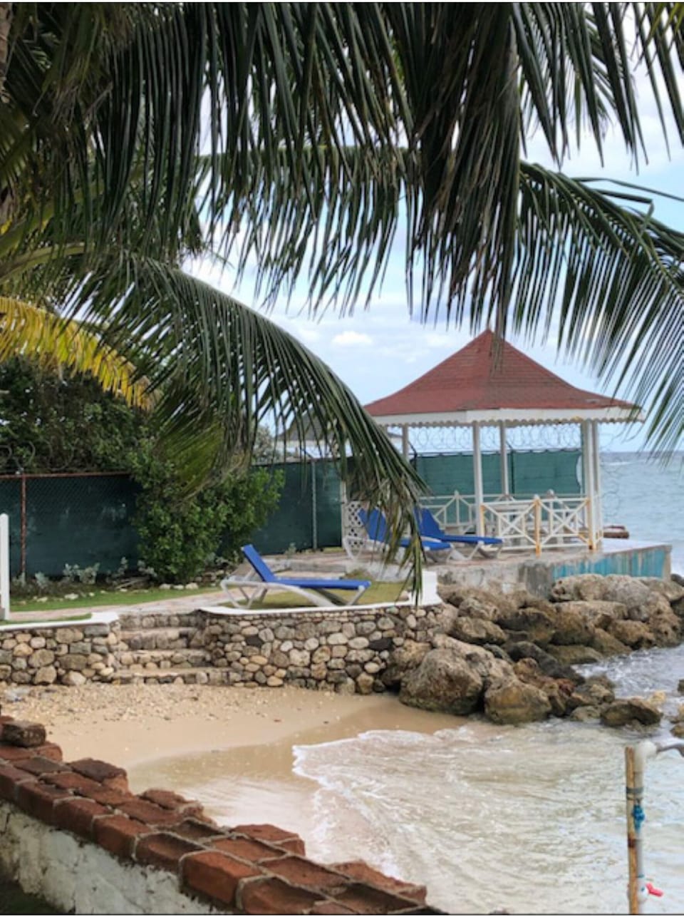 Sea pool area with gazebo 