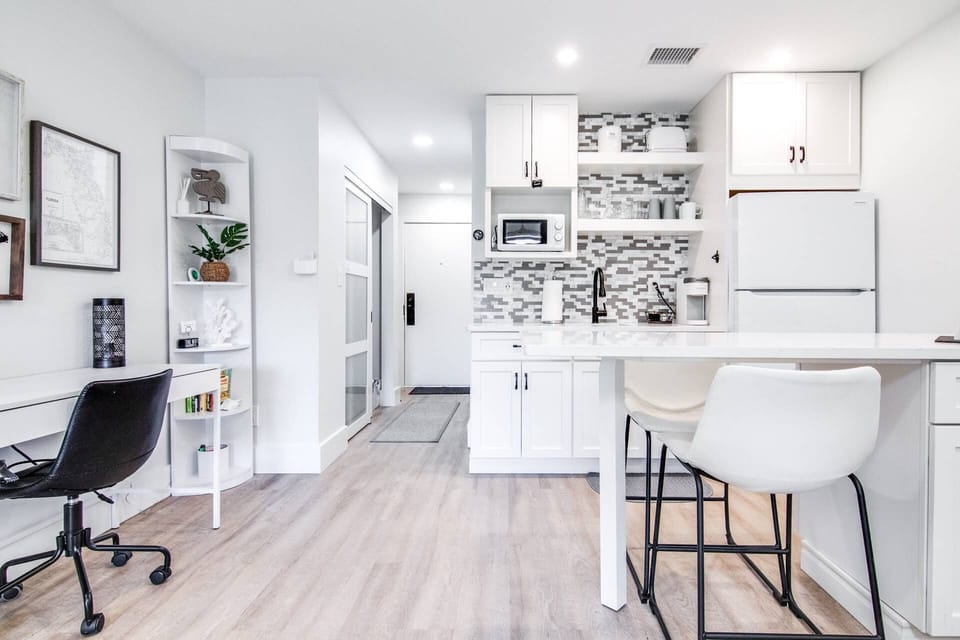 Kitchen & work space area!