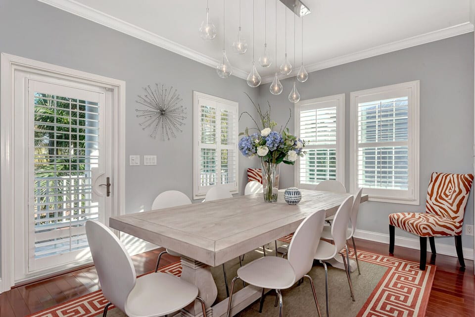 Dining room.
