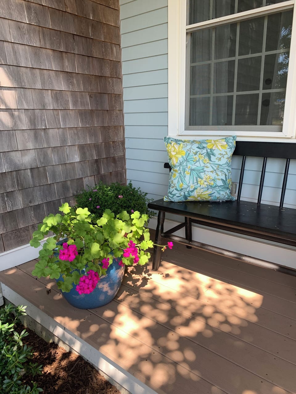 Entry way into mudroom from side porch 