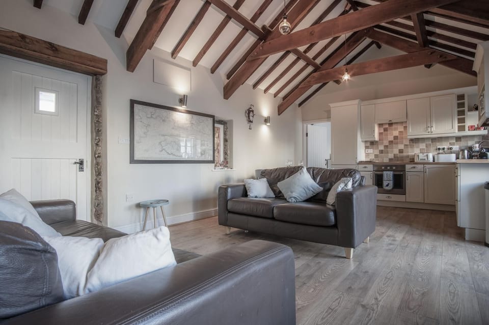 The Old Stables - 3 Bedroom Cottage - Angle (13094)