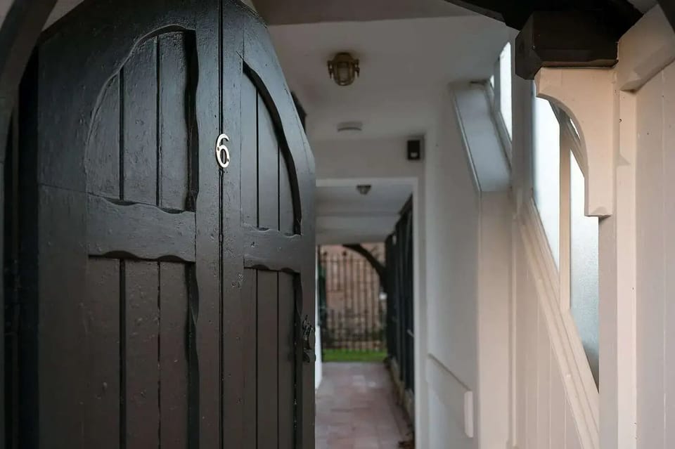 Priory Row 6 Entrance Gate 