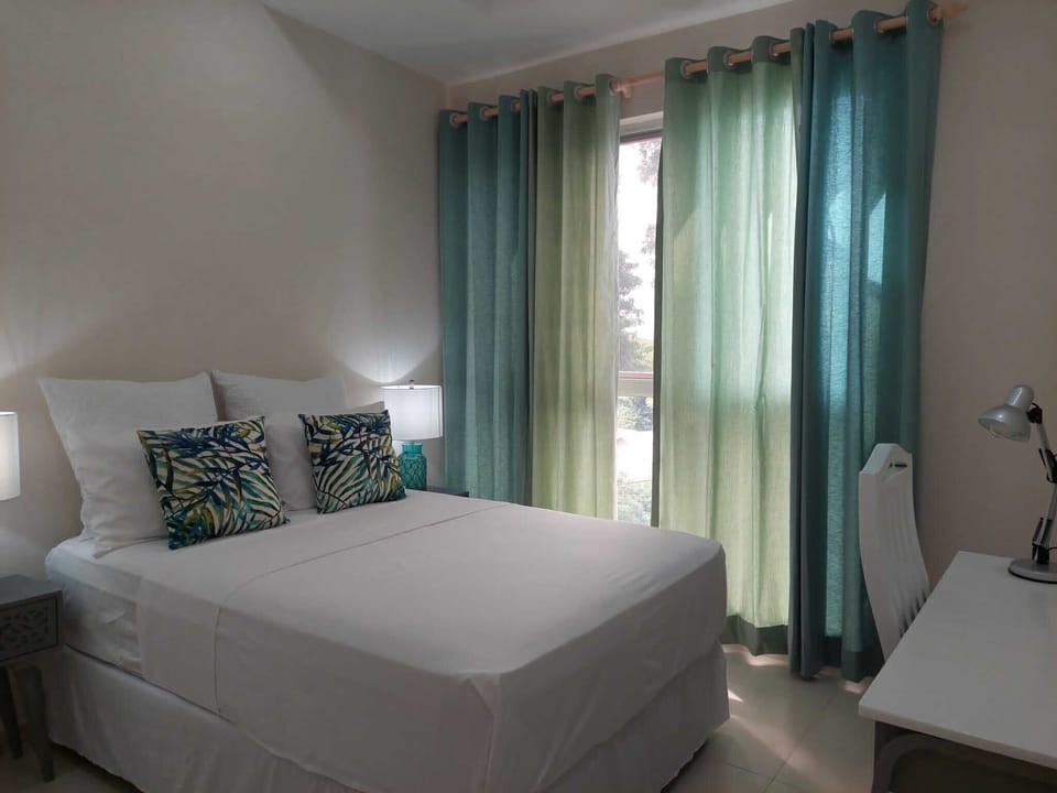Bedroom 3 with double bed and desk