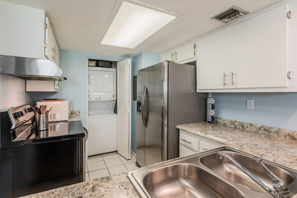 Kitchen/Laundry