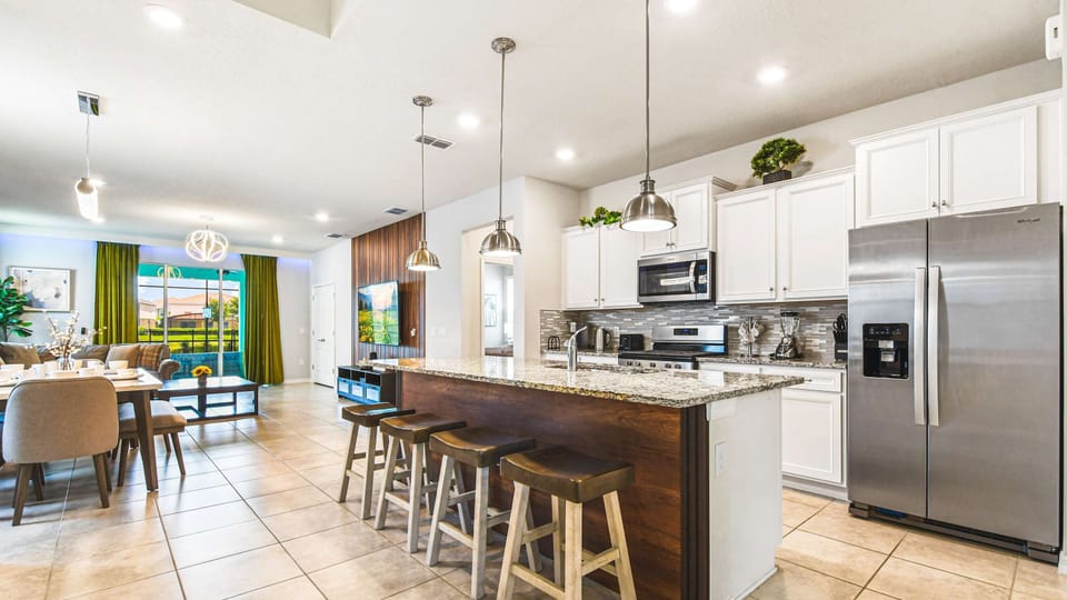 Stylish and spacious kitchen-bar, a perfect blend for cooking feasts and hosting friends!