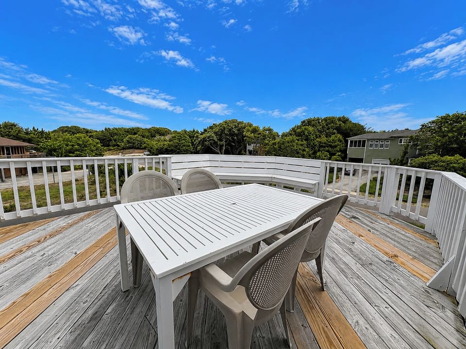 Sundeck 2026