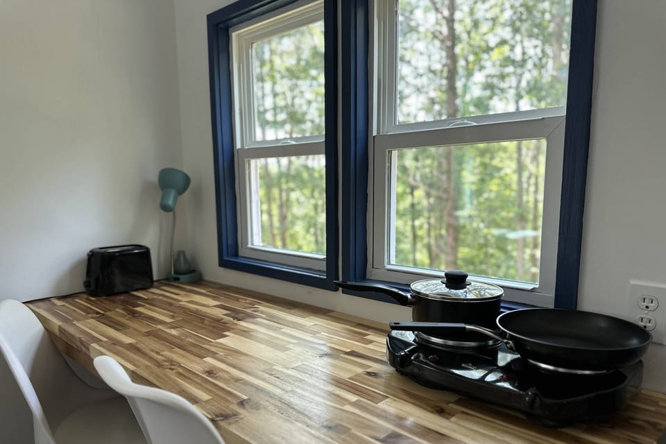 Great work area or small sitting / eating area