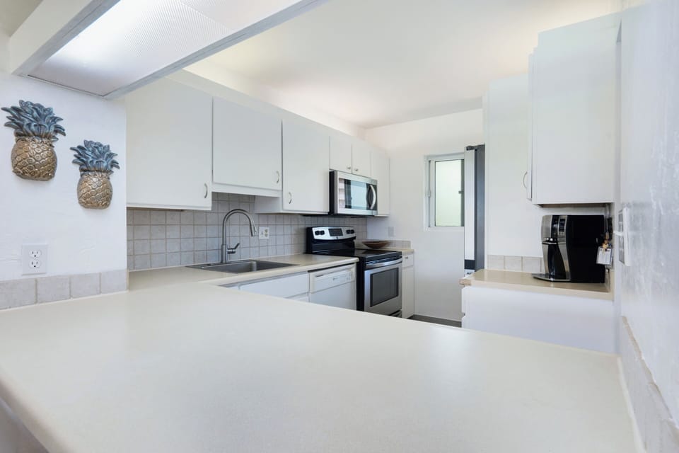 Full kitchen.