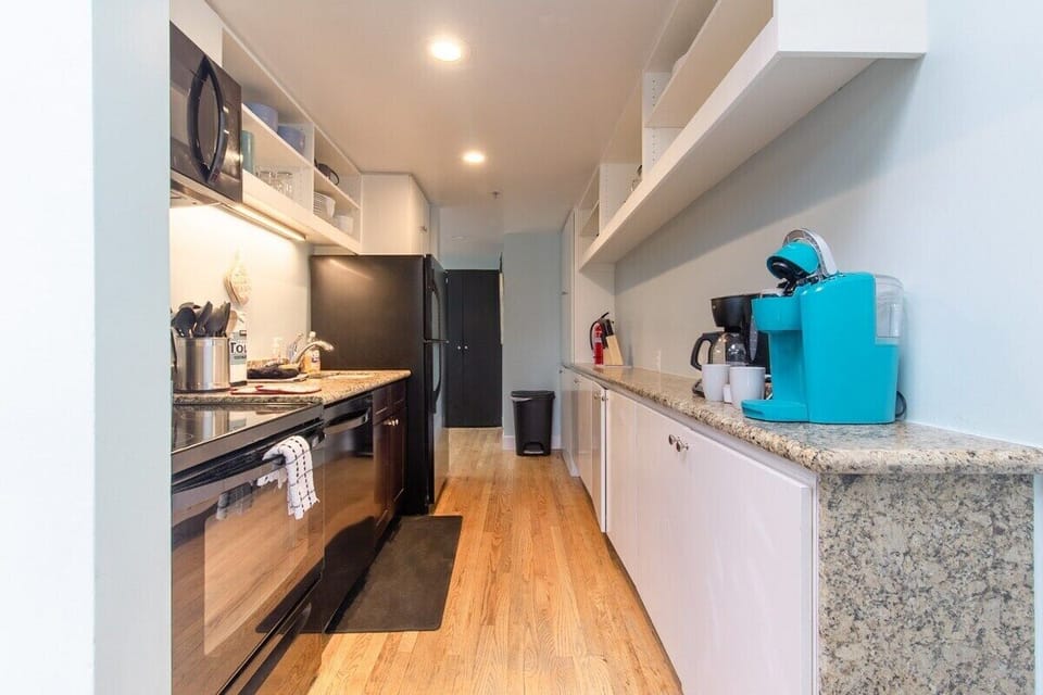 tep into a kitchen that combines style and functionality. The sleek black appliances and granite countertops provide a modern touch, while ample storage keeps everything organized. Cooking here will be an absolute delight!