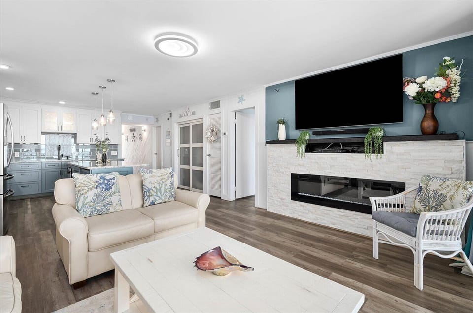 Spacious living/kitchen area
