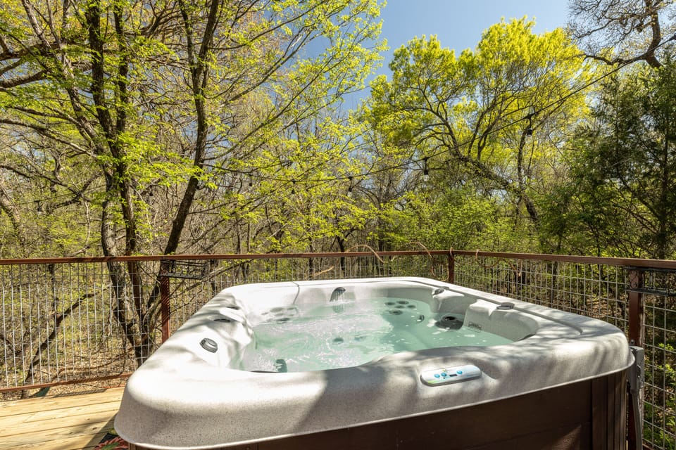 Private Hot Tub under the trees and stars!