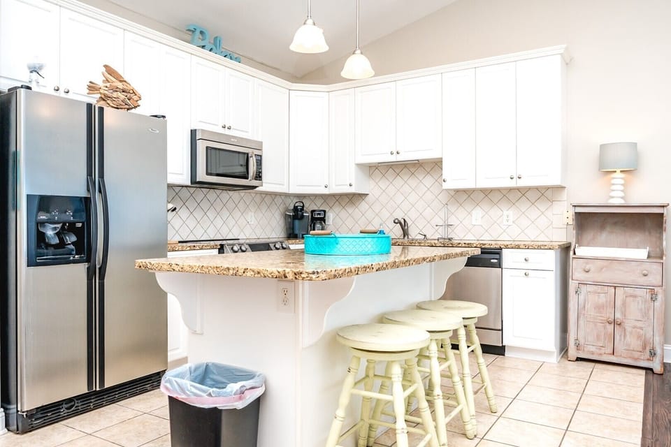 Kitchen with Eat-In Seating
