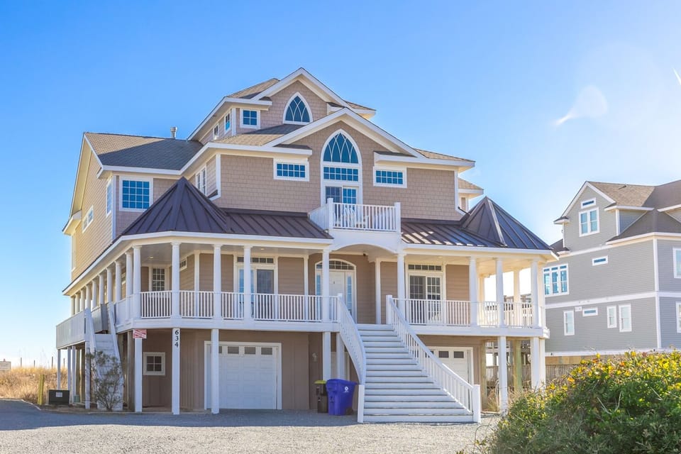 Sandctuary Streetside Exterior