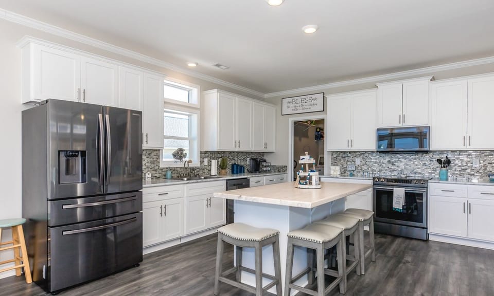 Kitchen with Eat-In Seating