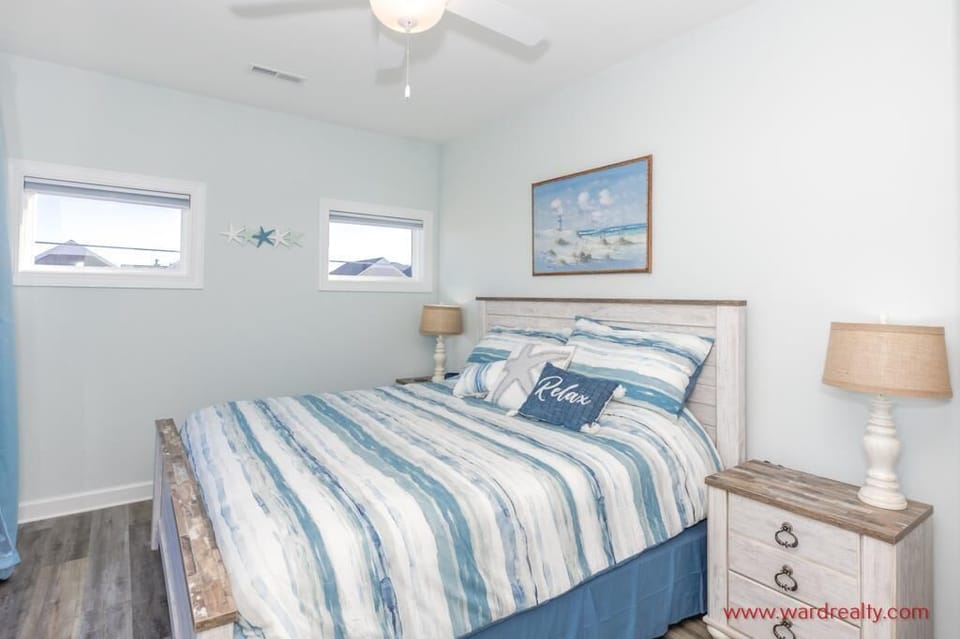 Top Floor Back Bedroom with King Bed