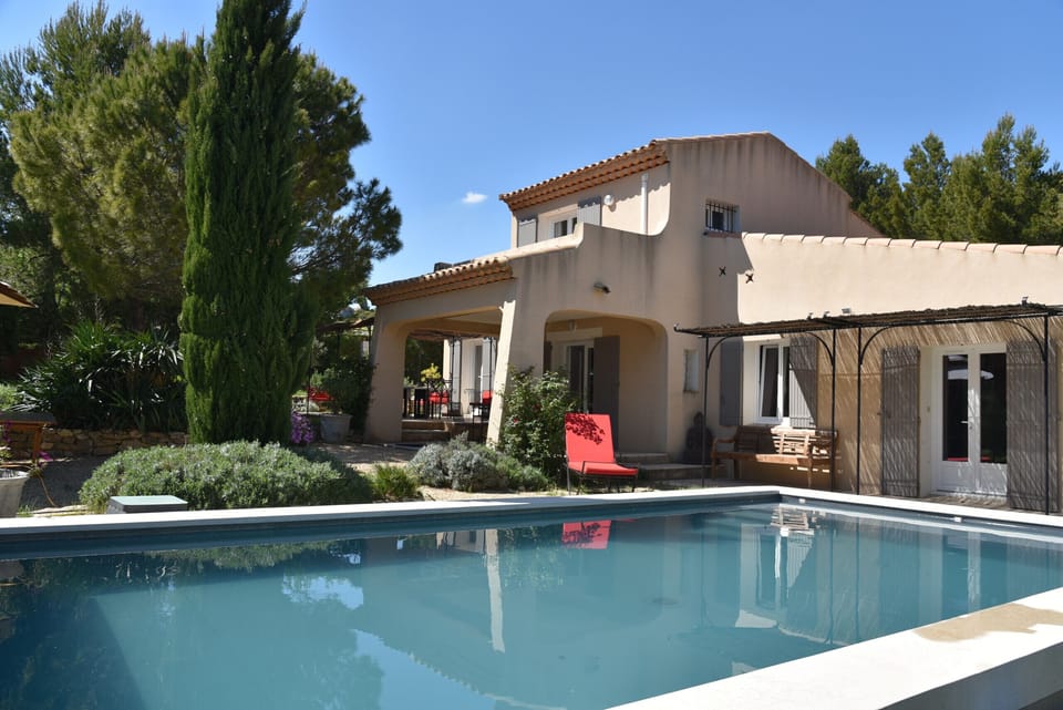 AUREILLE vacation rental, comfortable villa for rent nice view for 8 people. Online reservation with Plaisirs & Maisons de Provence
