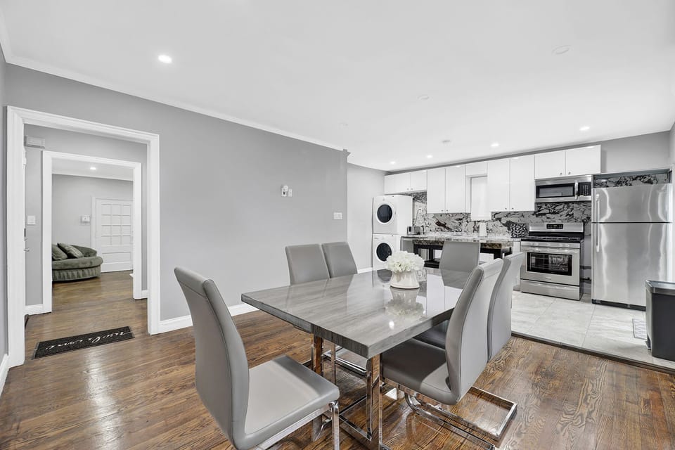 dining room table with 6 chairs 
