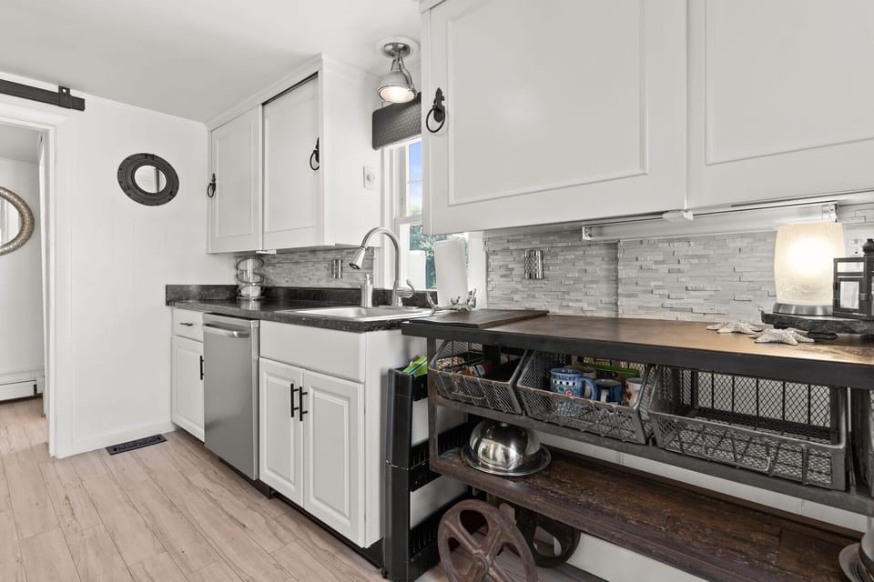 Fully stocked & equipped kitchen