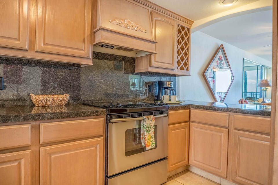 Fully Equipped Kitchen - Lauloa 305
