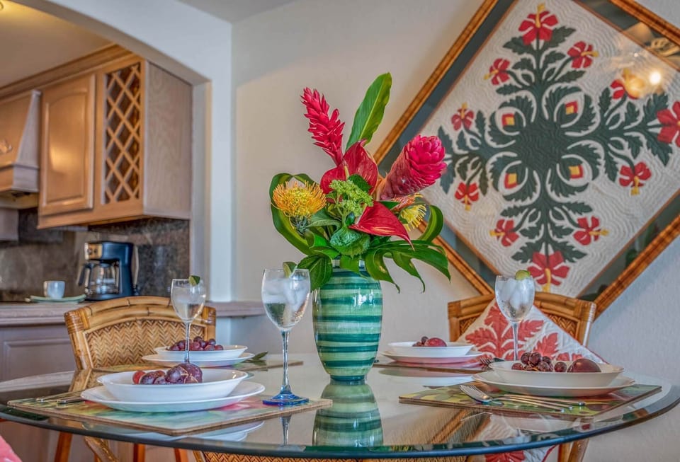 Lauloa 305 Dining