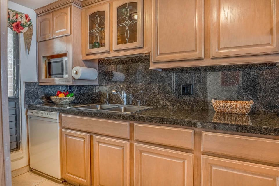 Fully Equipped Kitchen - Lauloa 305