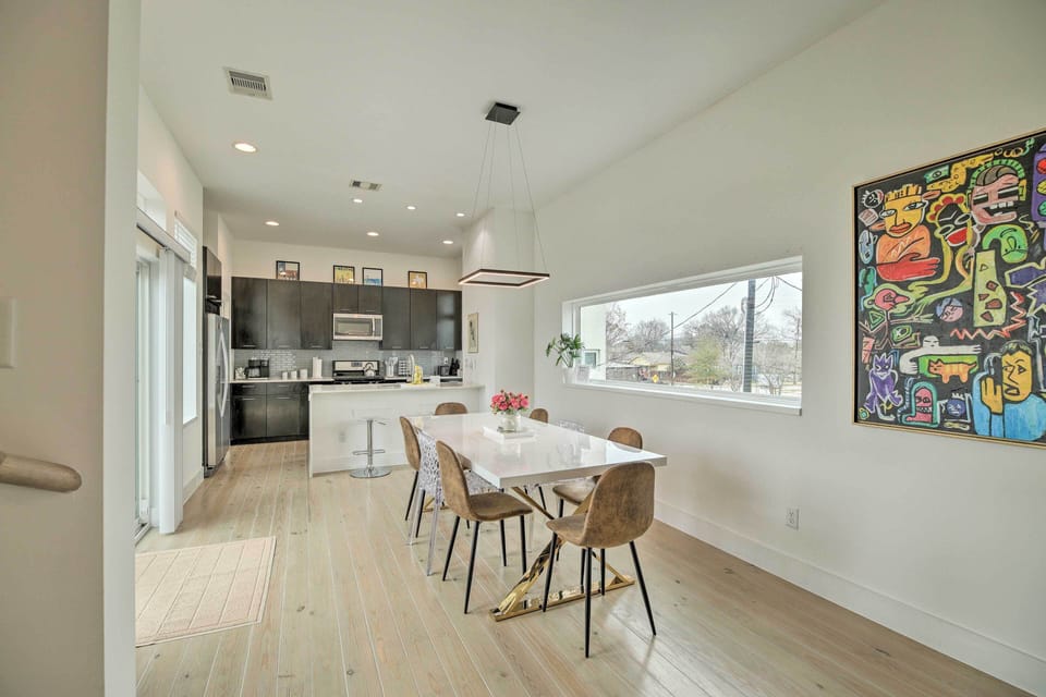 Dining Area | Dishware & Flatware Provided | Balcony Access