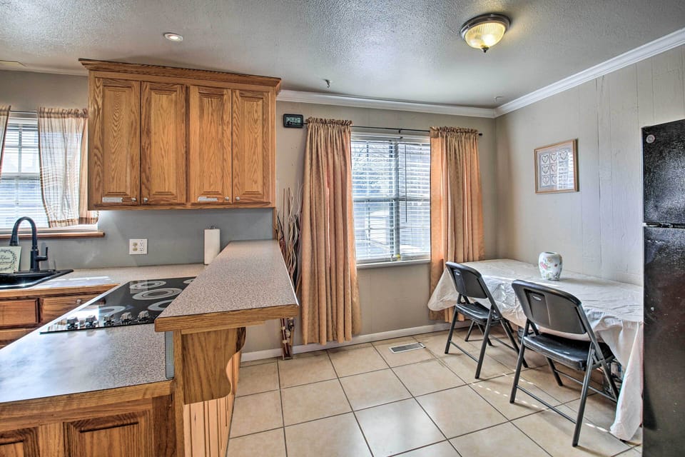 Kitchen | Cooking Basics | Coffee Maker | Paper Towels/Trash Bags Provided