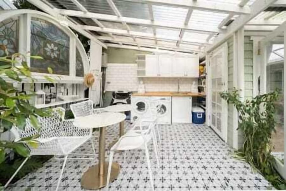 Full laundry facilities onsite