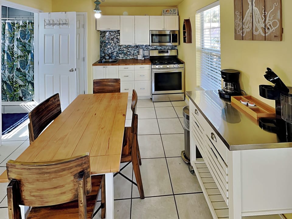 Full Kitchen - Dining Seating for 4 + Coffee Station