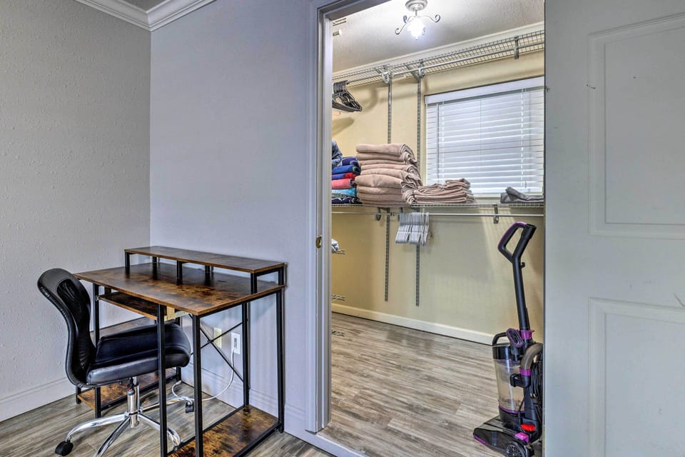 Walk-In Closet | Desk