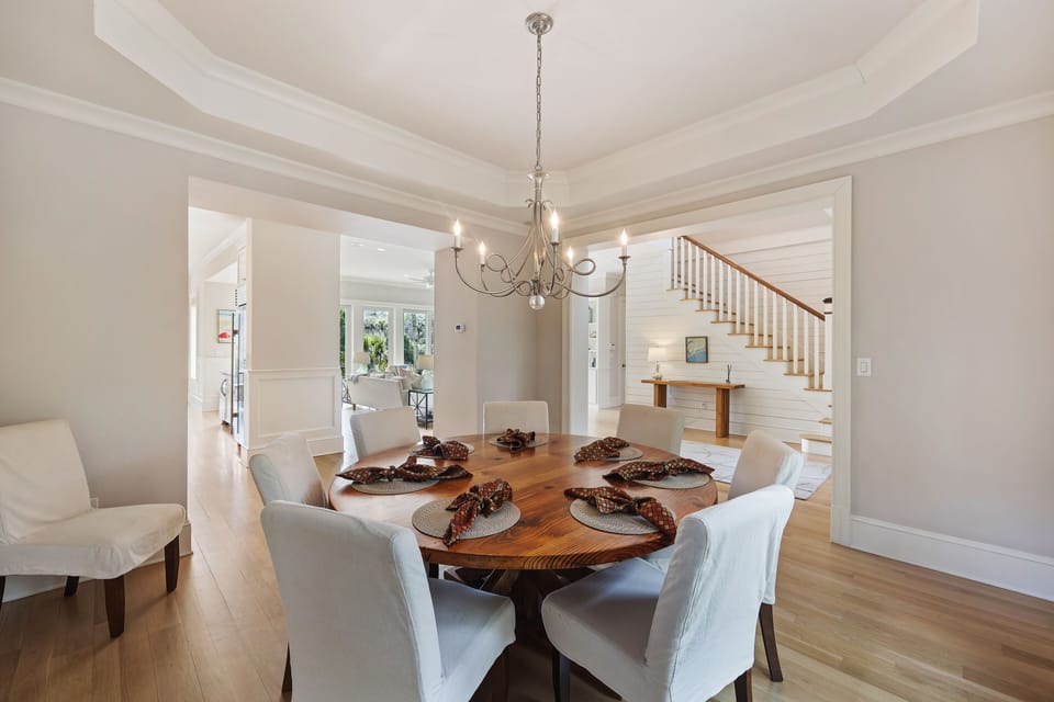 Dining rooms seats 8 guests