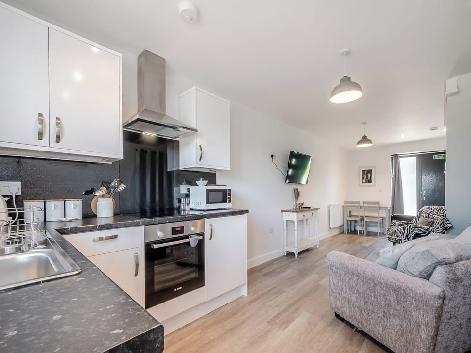 Kitchen area | Wonky Donkey - Tanglin Farm, Brinkworth