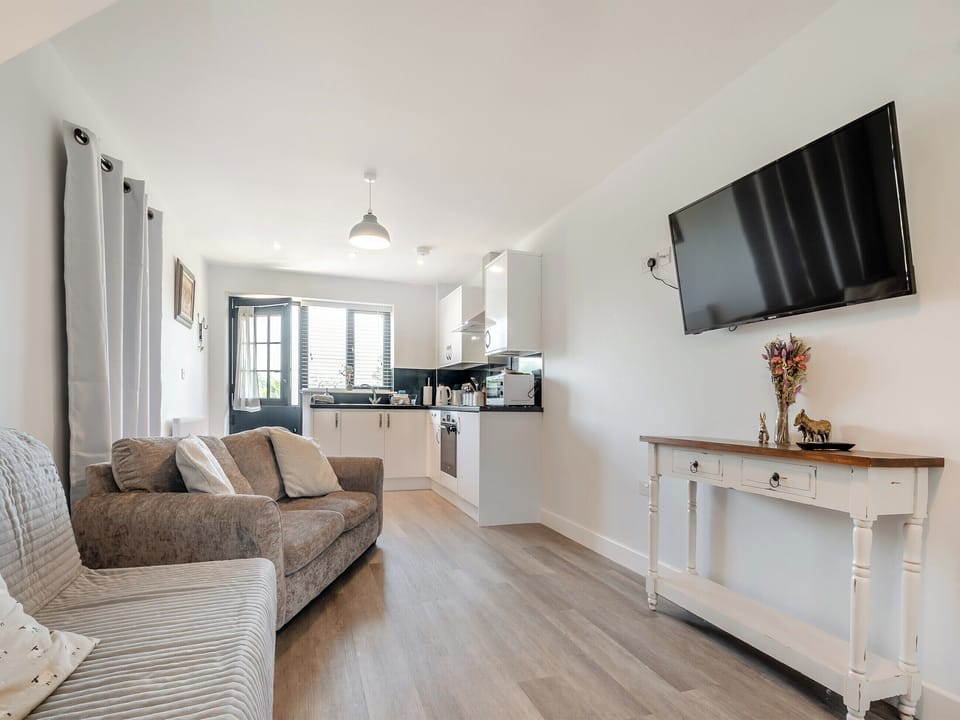 Open plan living space | Wonky Donkey - Tanglin Farm, Brinkworth