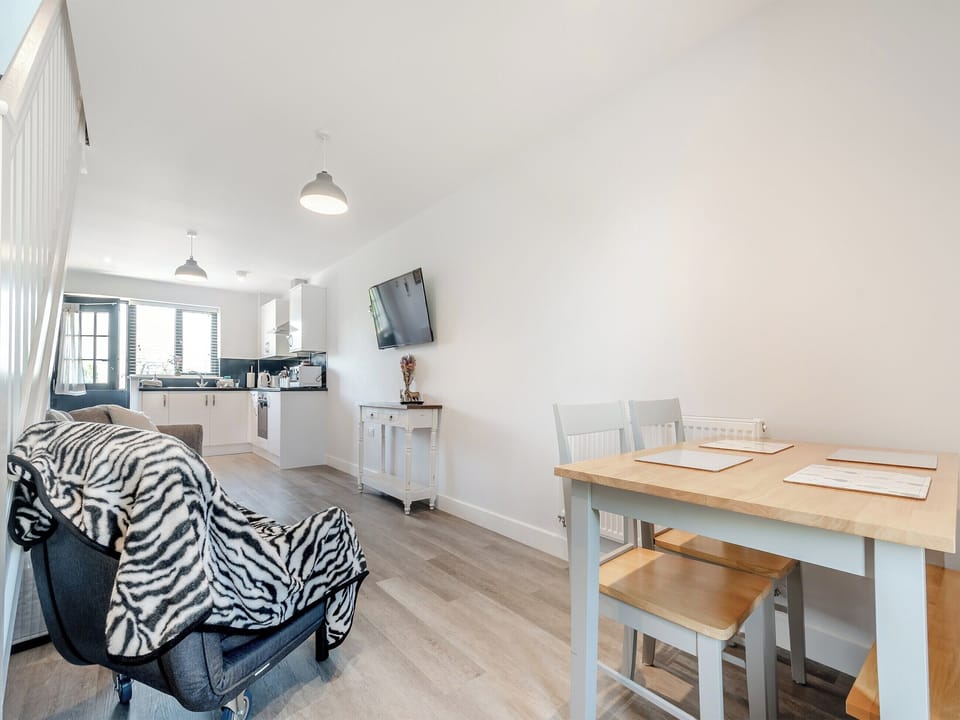 Dining Area | Wonky Donkey - Tanglin Farm, Brinkworth