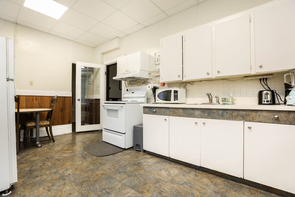 Kitchen cupboards and appliances in the hummingbird suite 