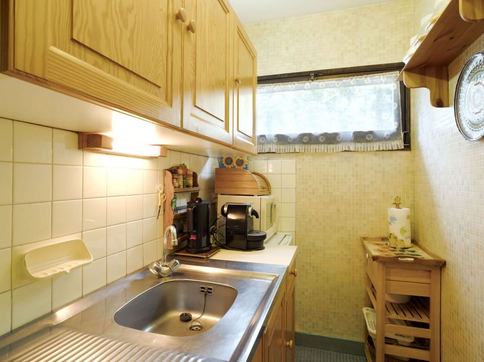 Tap, Kitchen Sink, Sink, Cabinetry, Plumbing Fixture, Countertop, Window, Kitchen, Wood, Interior Design