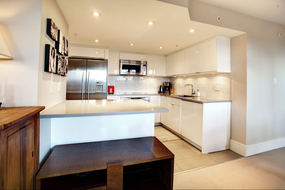 Fully equipped kitchen with stainless appliances and breakfast bar