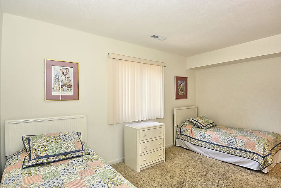 Middle Level,Bedroom,