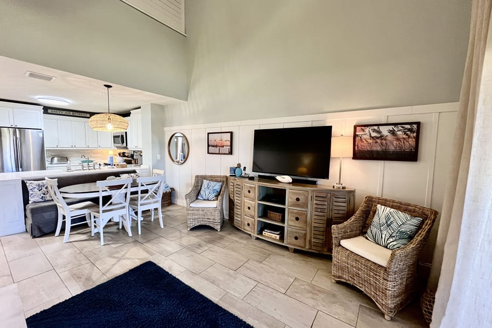 Living/Dining area