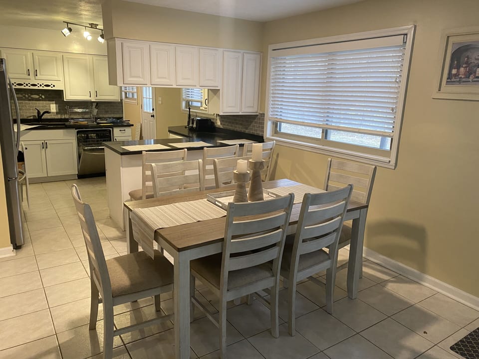 Dining Area Sits up to 6 with Breakfast Bar Seating