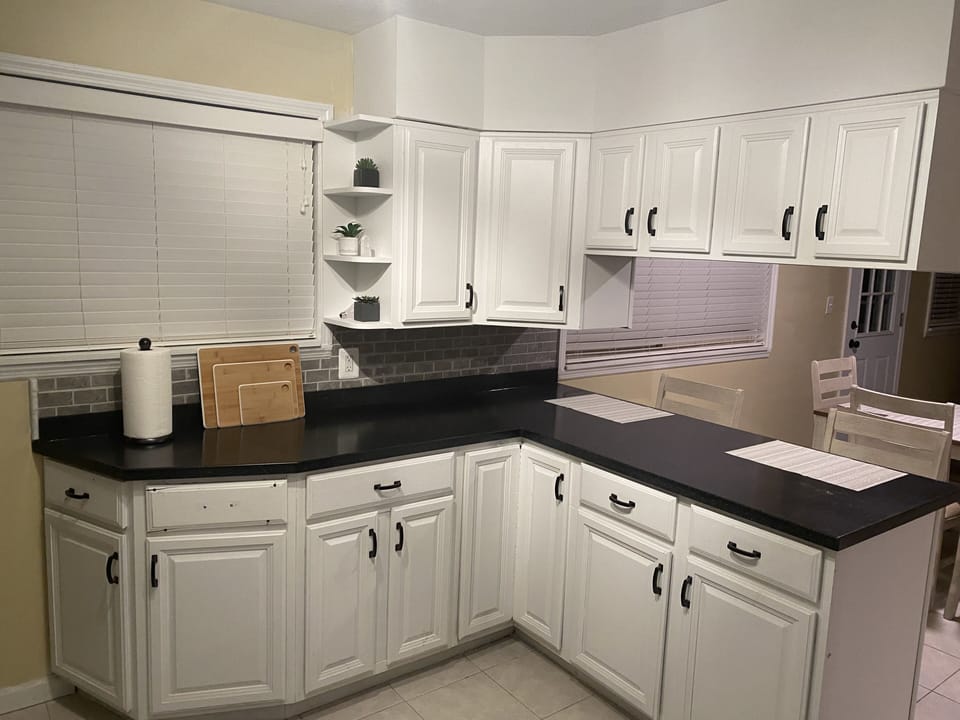 BREAKFAST BAR