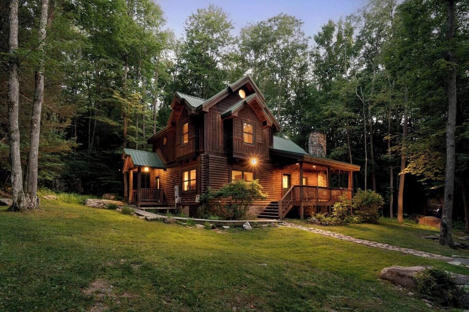 Enjoy a lush, green, beautiful summer day at Jamesons Cabin!