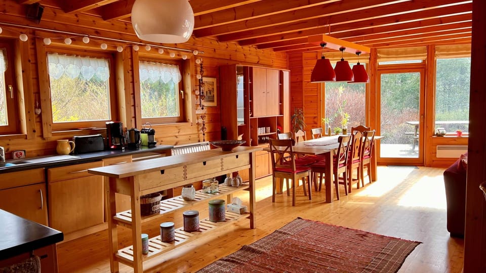 LES CHALETS DU ROCHER - Nid de la Bergeronnette - Espace repas