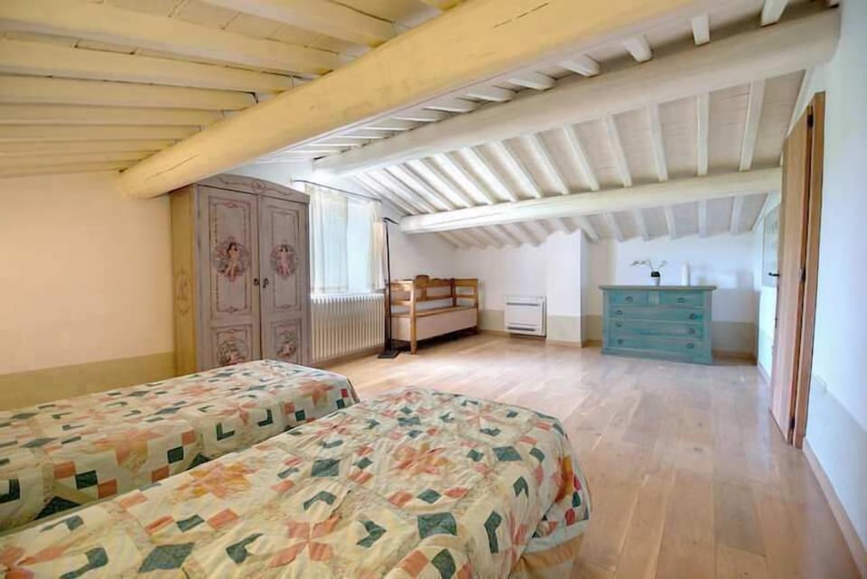 Twin bedroom