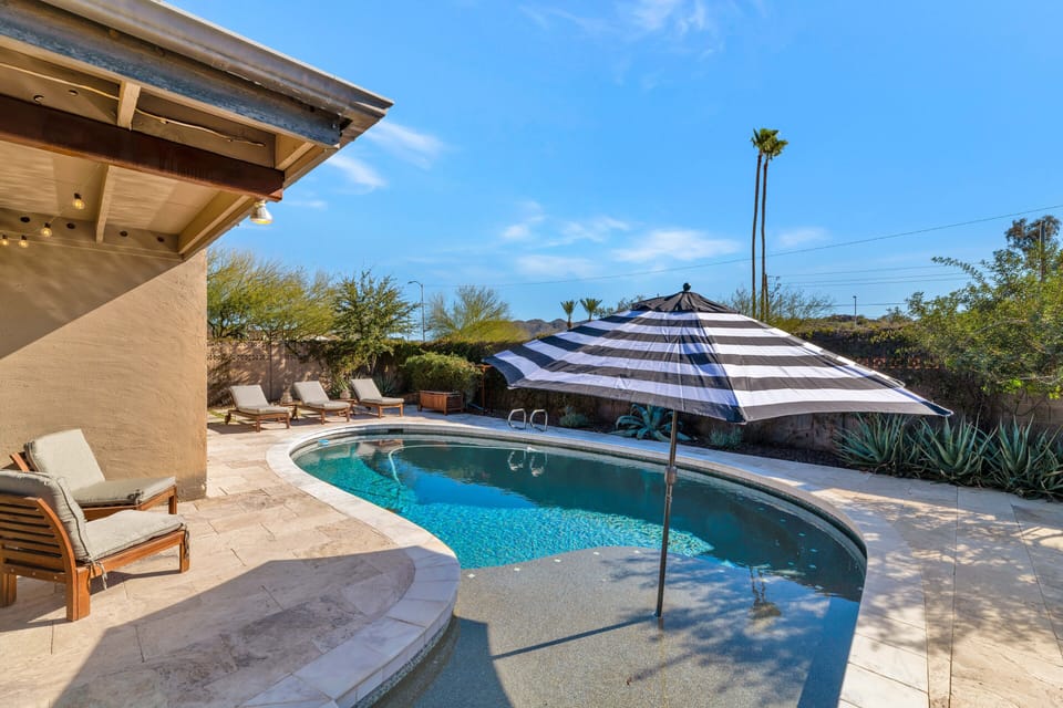 Relax in the fully gated newly remodeled pebbletec pool with Baja step