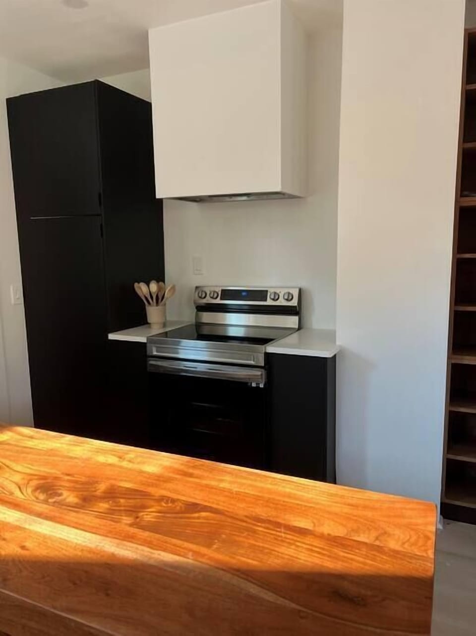 Full stove and oven range with built in hood make cooking and cleanup quick and easy. 