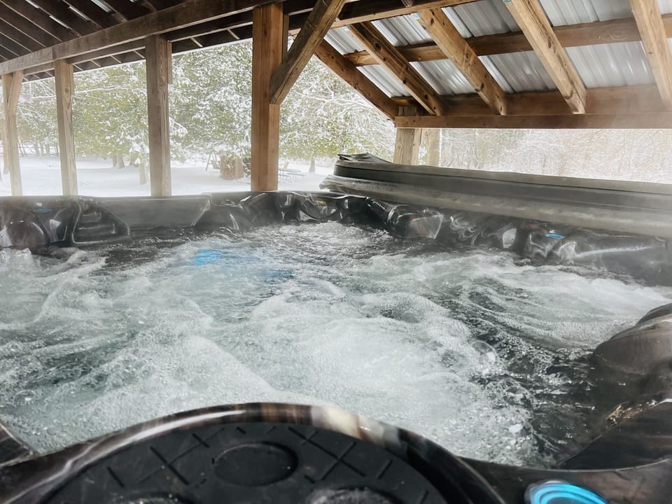 Outdoor spa tub