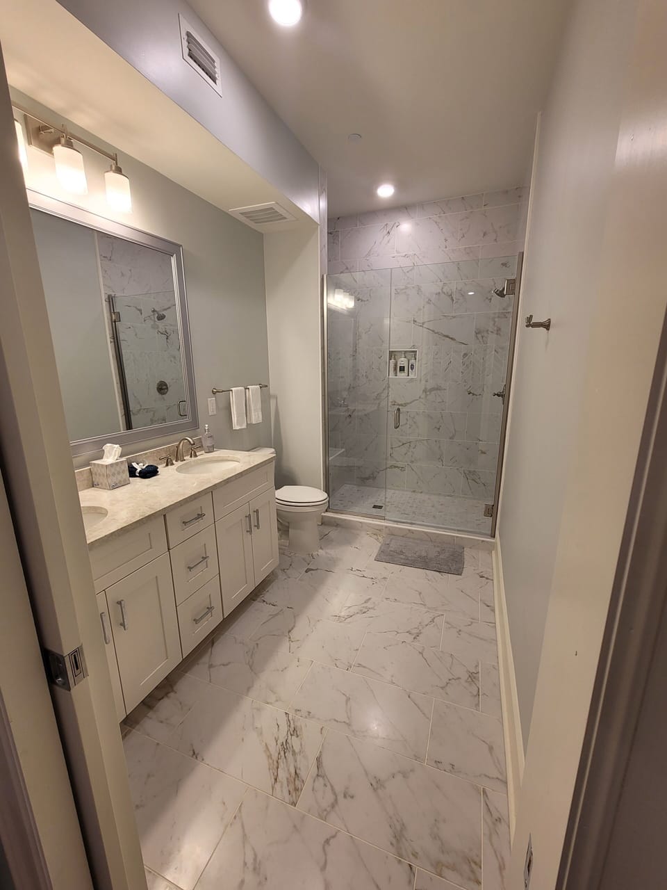 Master Bathroom / double sinks / body wash, shampoo, conditioner provided