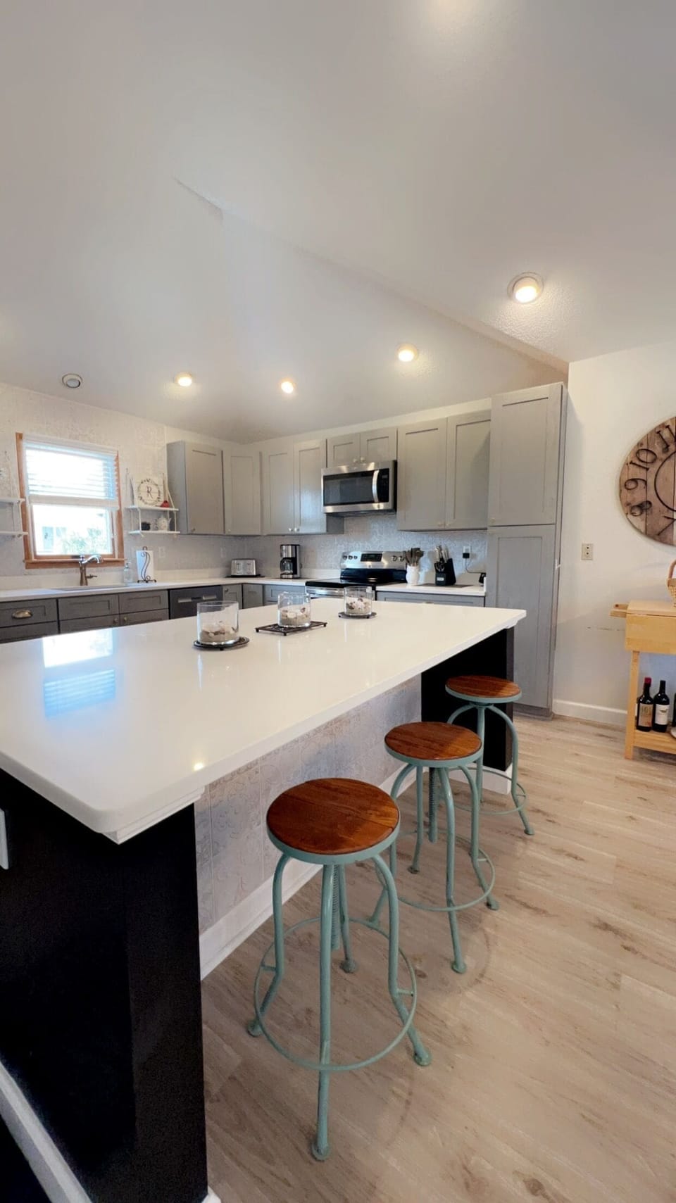 This island can be used as an eat-in space or breakfast bar.